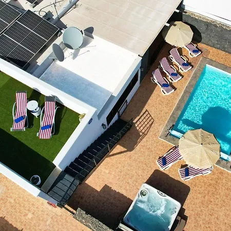 Aurelia-pool, Jacuzzi And Solarium Playa Blanca