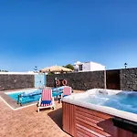 Aurelia - Pool, Jacuzzi, Bbq And Ping-pong By Lanzarote *