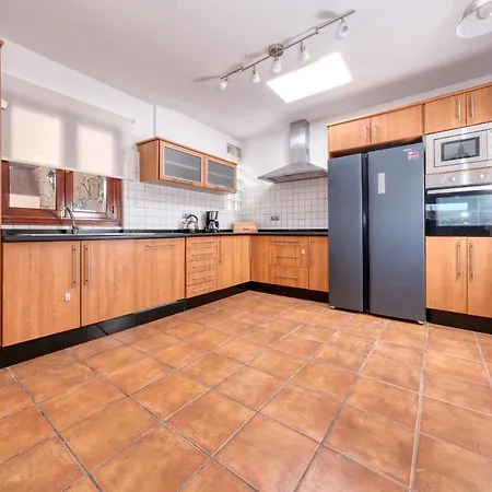 Villa Aurelia - Pool, Jacuzzi, Bbq&ping-pong By Lanzarote