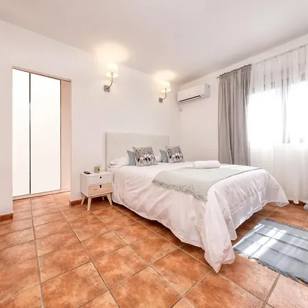 Aurelia - Pool, Jacuzzi, Bbq&ping-pong By Lanzarote Villa