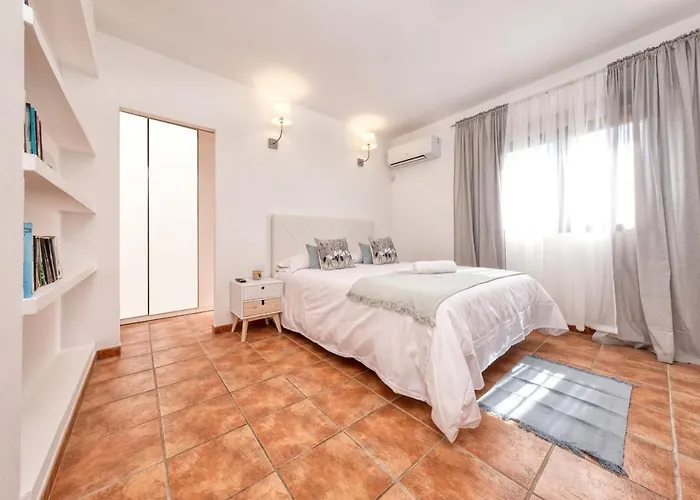 Aurelia - Pool, Jacuzzi, Bbq And Ping-pong By Lanzarote Villa